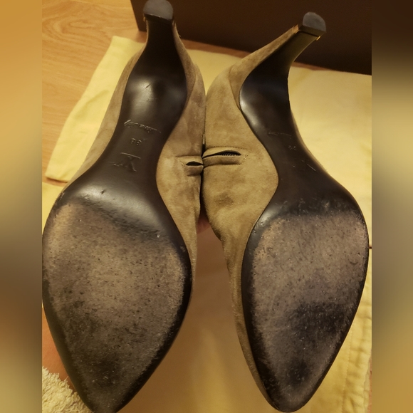 Louis Vuitton suede V Bahiana booties size 38 **Read Details ** - Picture 7 of 13